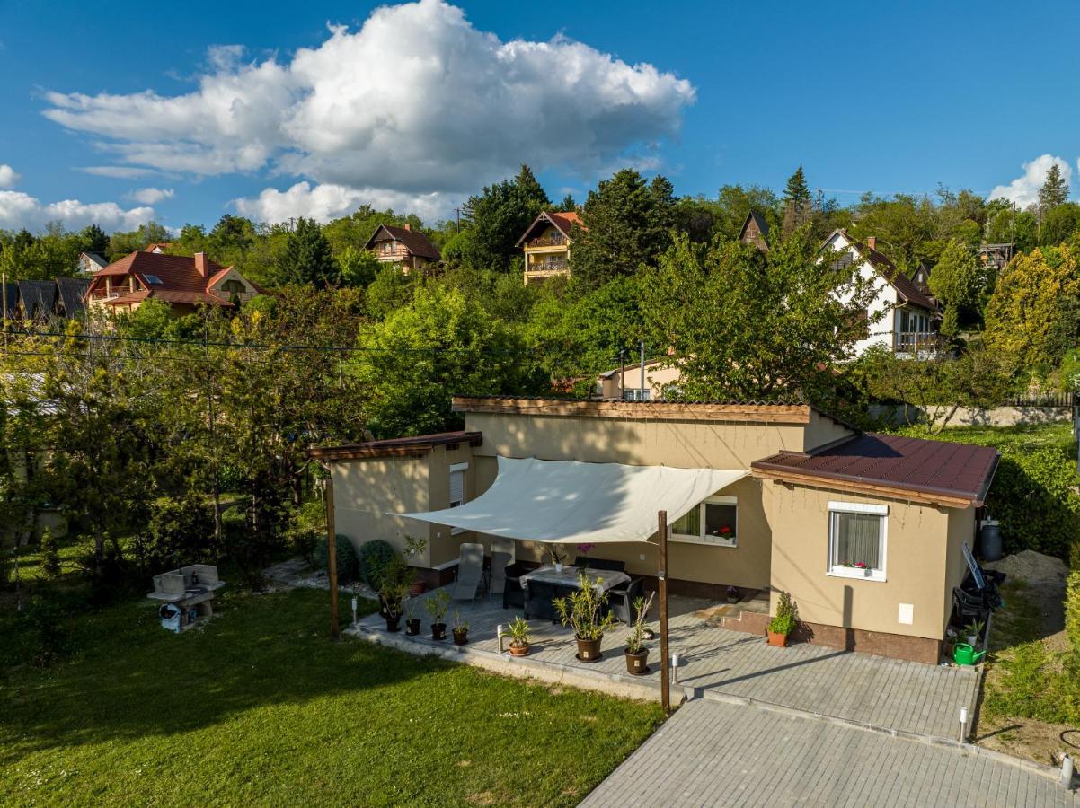 Fekete Orchidea Apartman Balatonkenese Exterior foto